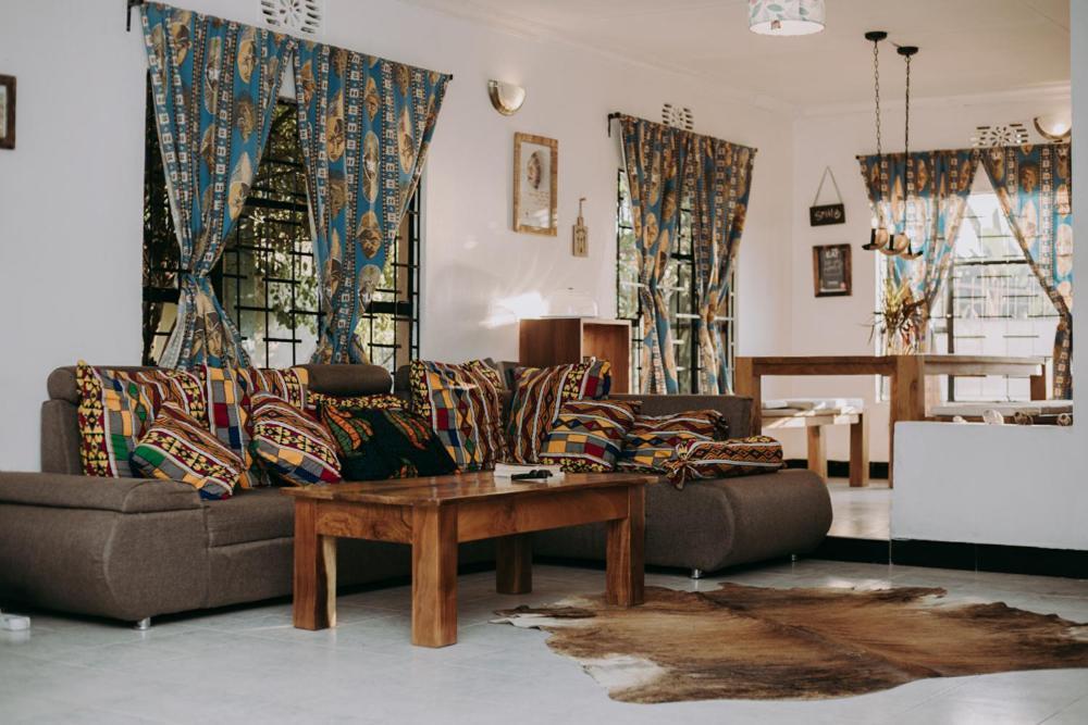 Mambo Arusha Hostel Екстер'єр фото
